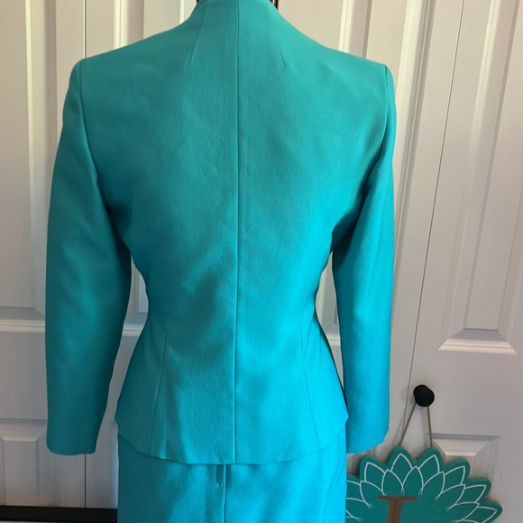 🦩Vintage 🦩teal chiffon key hole necklined jacket & pencil skirt. 😱So fabulous - Picture 6 of 16